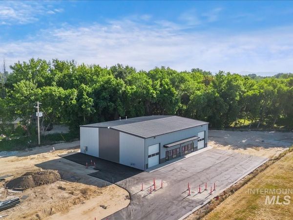 80 N Happy Valley Rd, Nampa, ID 83687