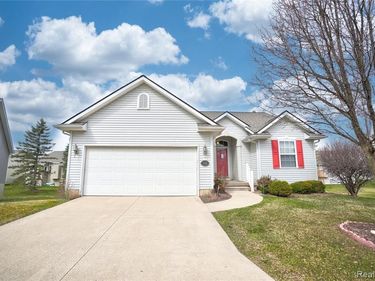 1130 Creekside Court, Burton, MI 48509