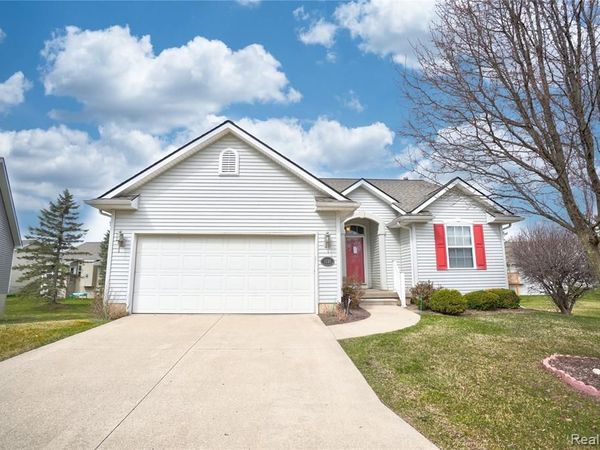 1130 Creekside Court, Burton, MI 48509