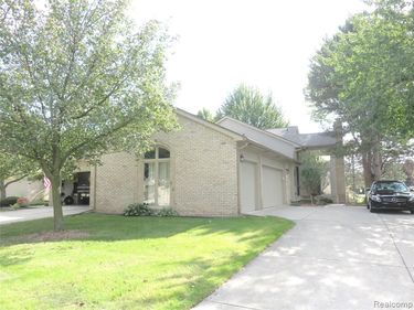 17610 Kirkwood Drive, Clinton Twp, MI 48038