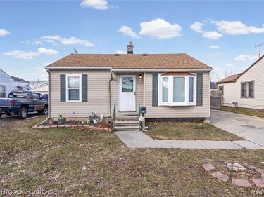 19217 Birmingham Street, Roseville, MI 48066