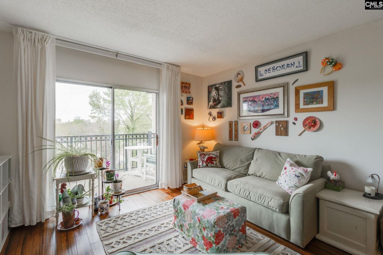 619 King Street  Photo 6