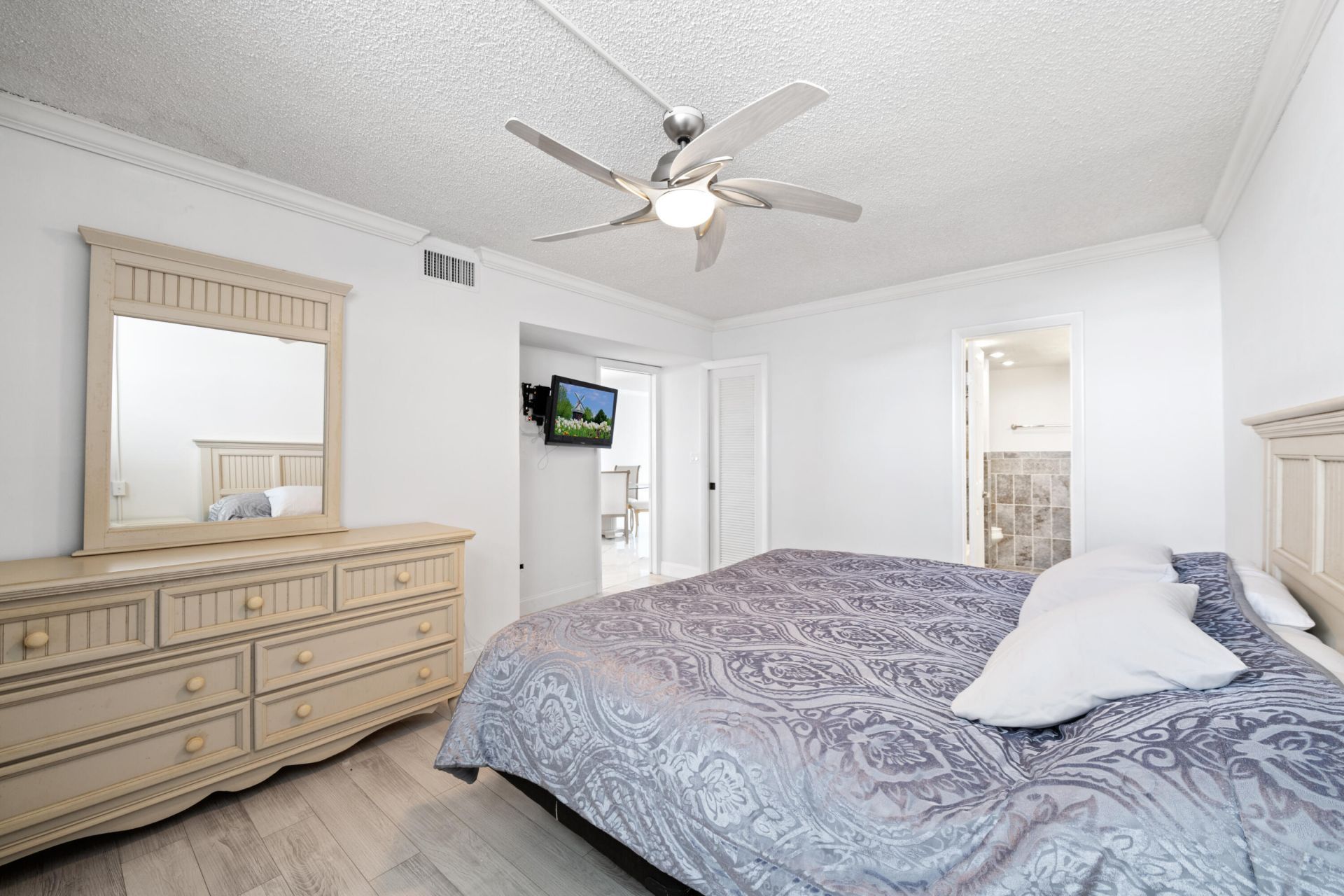 3100 NE 49th Street, Unit 601, Fort Lauderdale, FL 33308 Photo