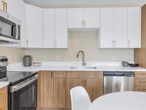 375 Cummins Highway, Unit 402, Boston, MA 02131