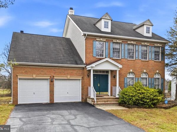 8 CHICORY LANE, PENNINGTON, NJ 08534