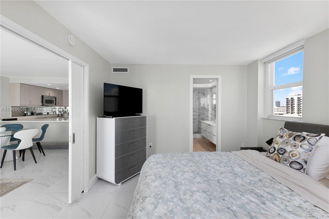 401 Ocean Dr , Unit 918, Miami Beach, FL 33139 Photo