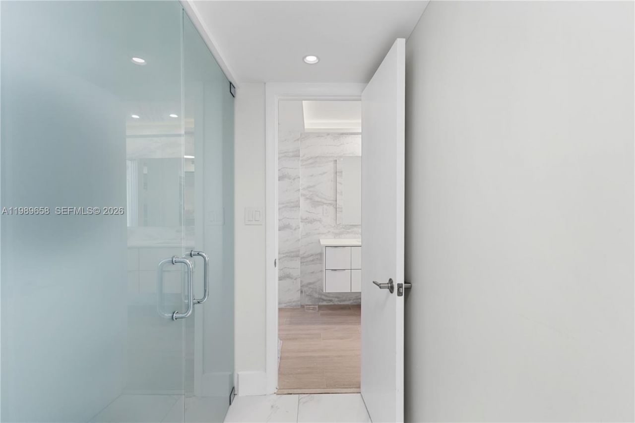 401 Ocean Dr , Unit 918, Miami Beach, FL 33139 Photo