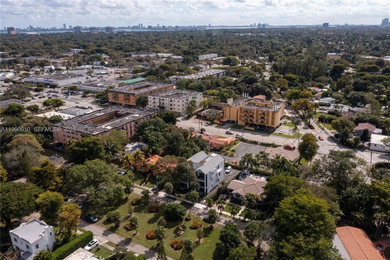 320 NE 126th St , Unit 32, North Miami, FL 33161 Photo