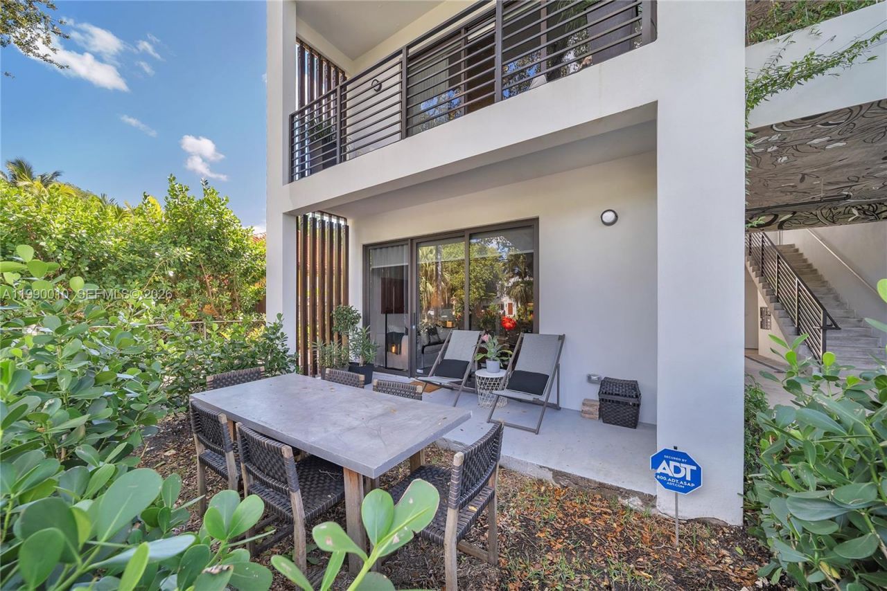 320 NE 126th St , Unit 32, North Miami, FL 33161 Photo