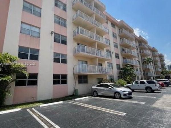 Unit 104, North Miami Beach, FL 33160