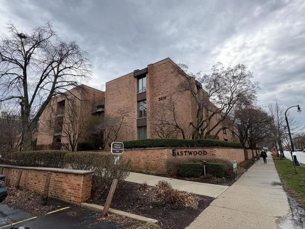 3916 N Oakland Ave, Unit 224, Shorewood, WI 53211