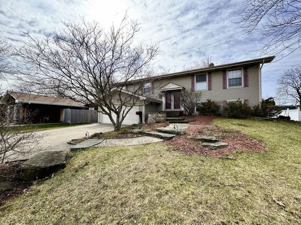 23W281 Cambridge Court , Glen Ellyn, IL 60137