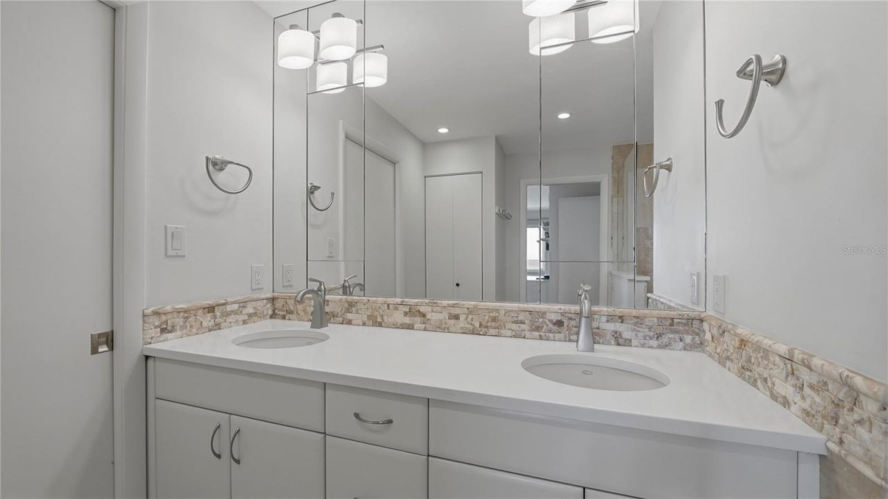 4500 Gulf Of Mexico Drive, Unit 3, Longboat Key, FL 34228 Photo