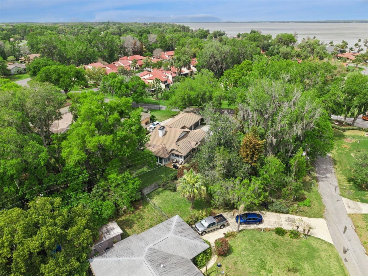 312 Waterwood Drive , Yalaha, FL 34797 Photo