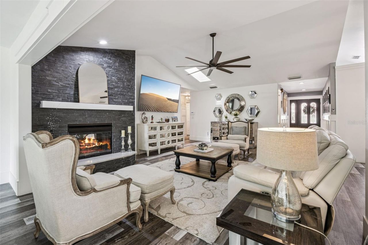 312 Waterwood Drive , Yalaha, FL 34797 Photo