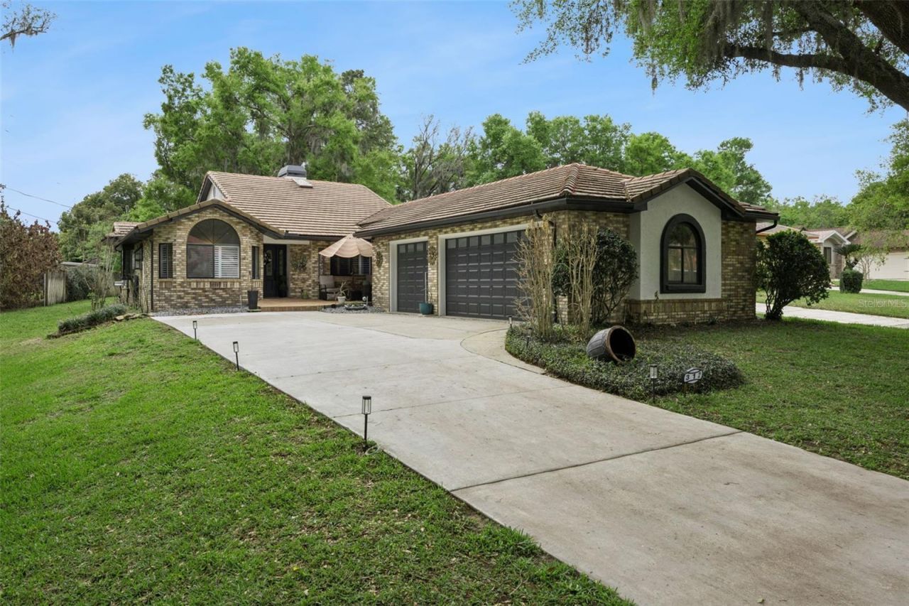 312 Waterwood Drive , Yalaha, FL 34797 Photo