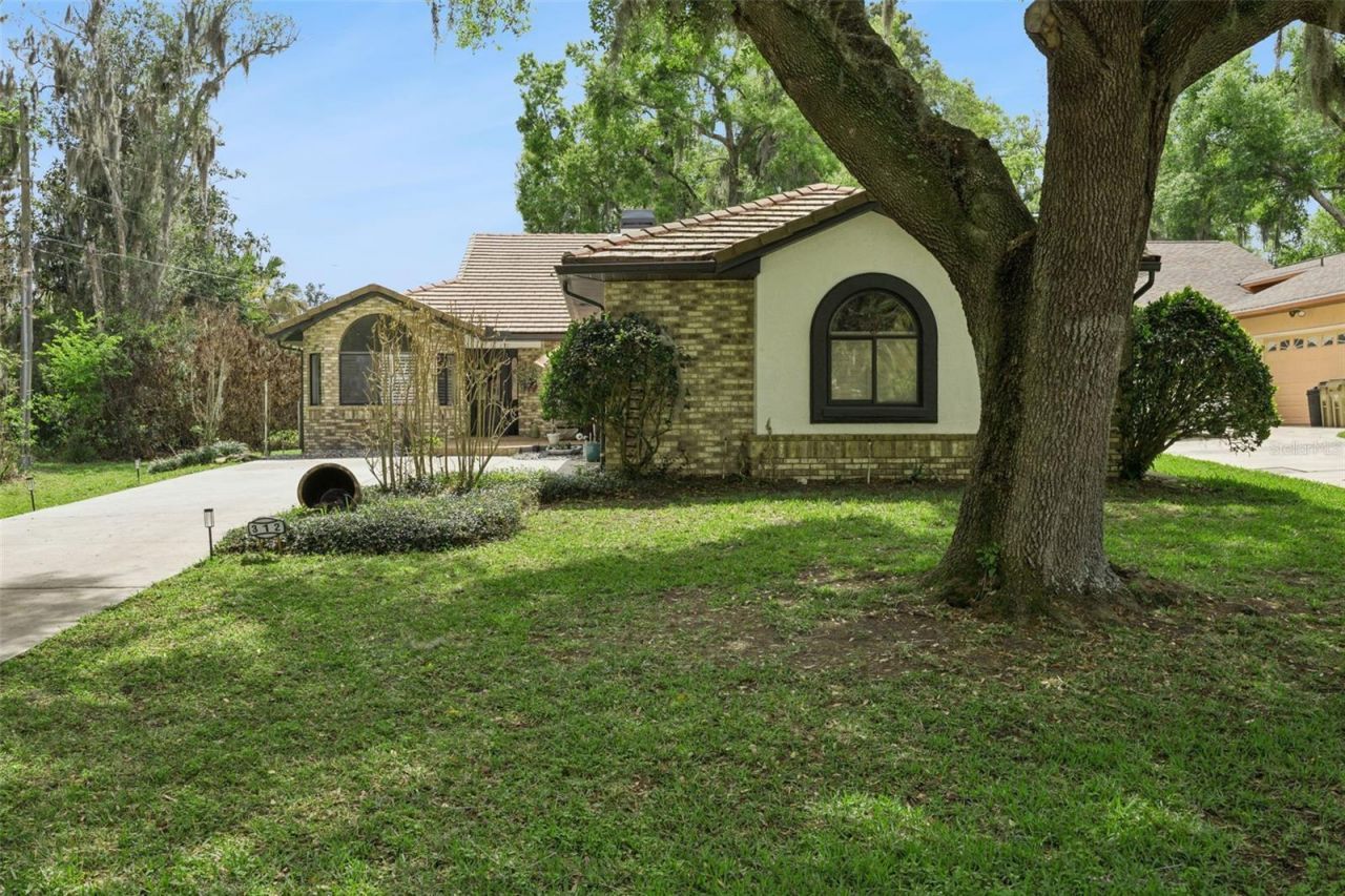 312 Waterwood Drive , Yalaha, FL 34797 Photo