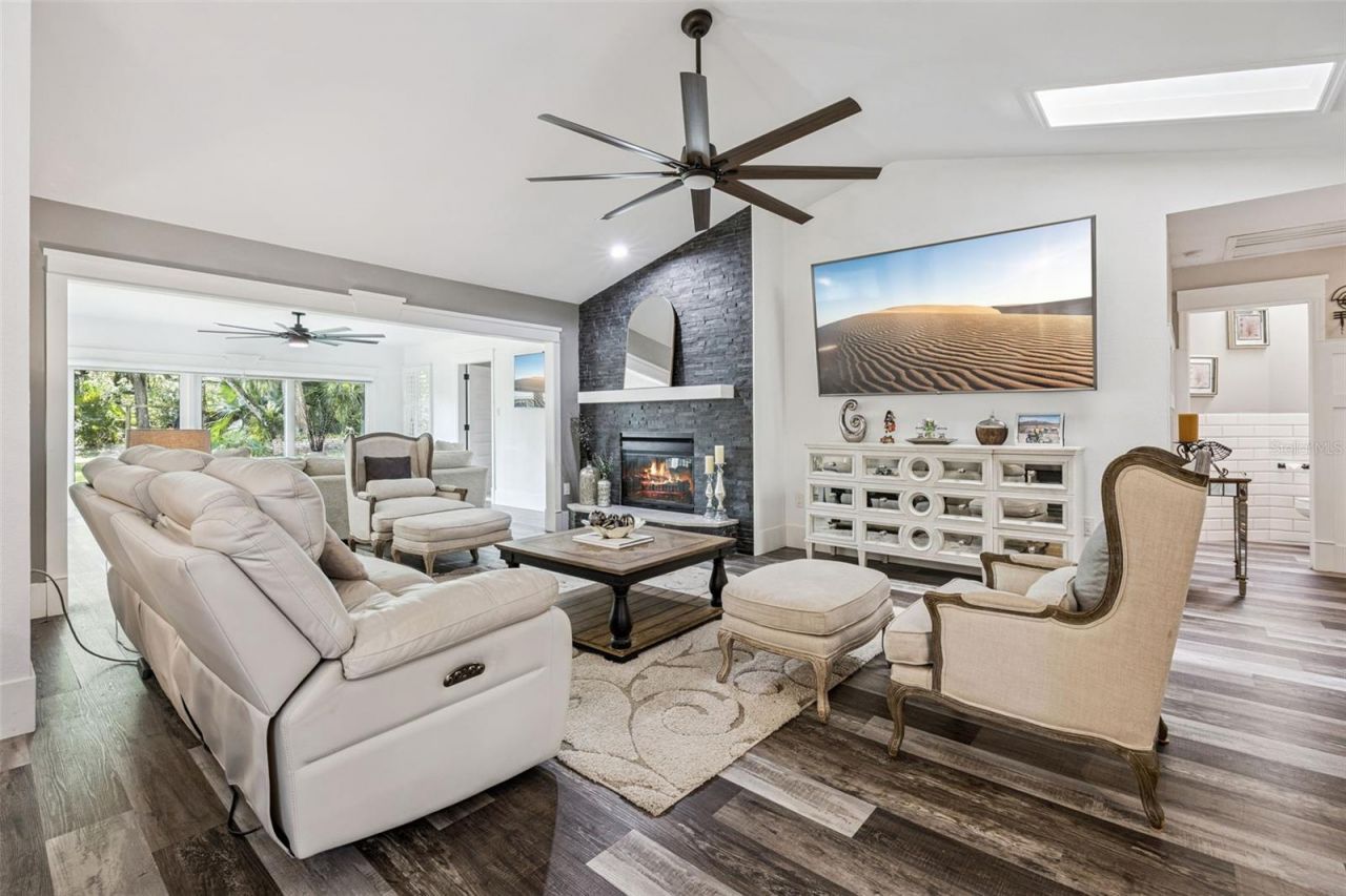 312 Waterwood Drive , Yalaha, FL 34797 Photo