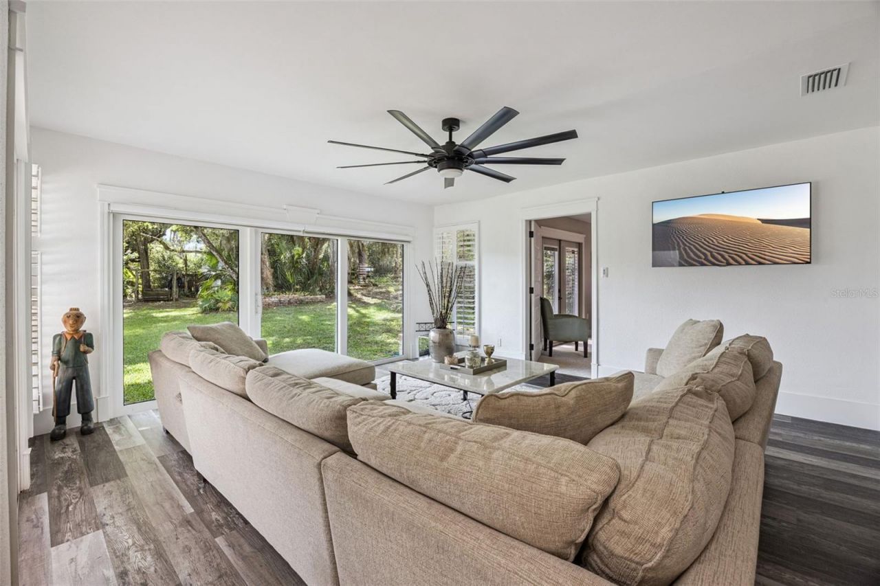 312 Waterwood Drive , Yalaha, FL 34797 Photo