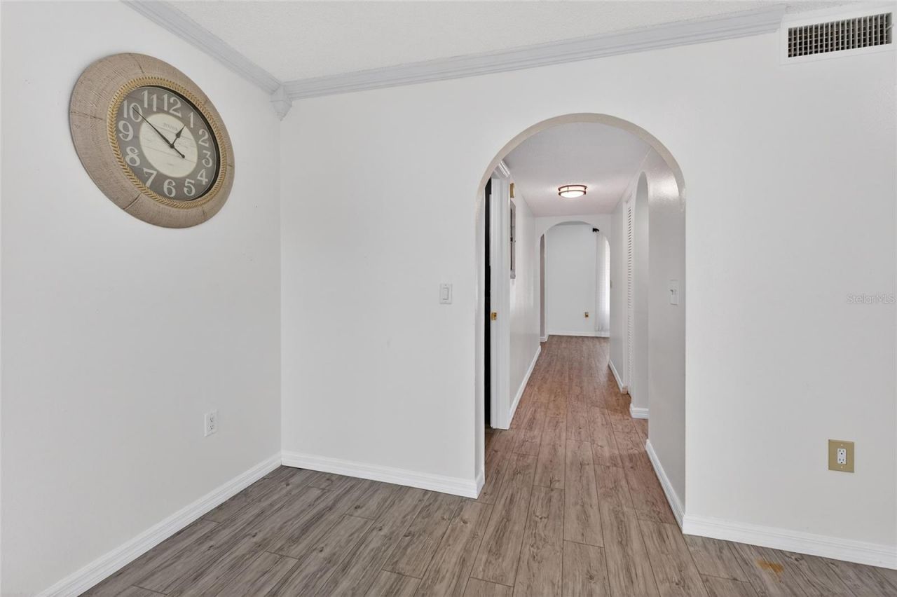 657 99th Avenue N, Unit 202, Saint Petersburg, FL 33702 Photo