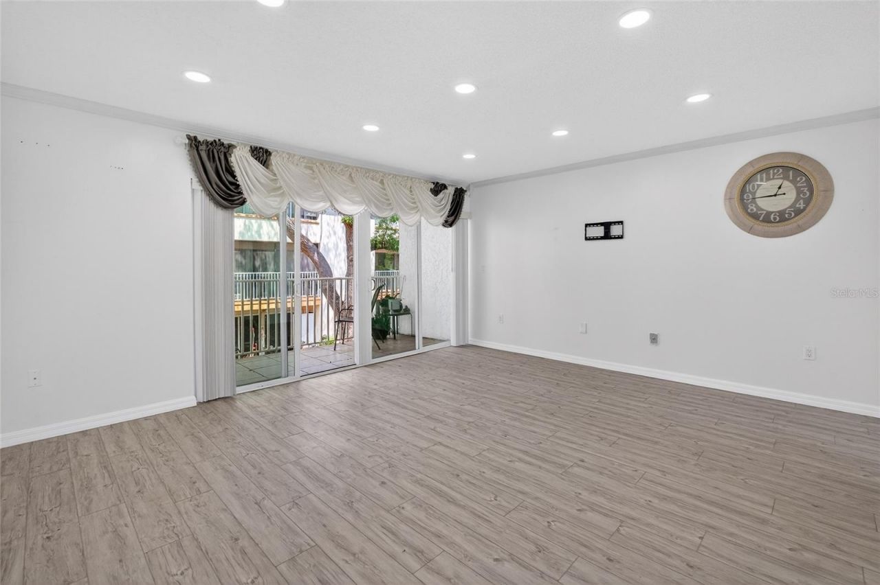 657 99th Avenue N, Unit 202, Saint Petersburg, FL 33702 Photo