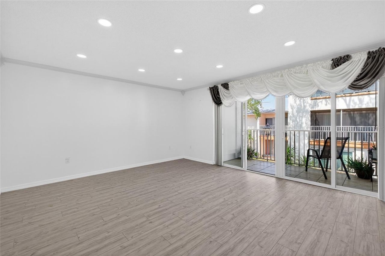 657 99th Avenue N, Unit 202, Saint Petersburg, FL 33702 Photo