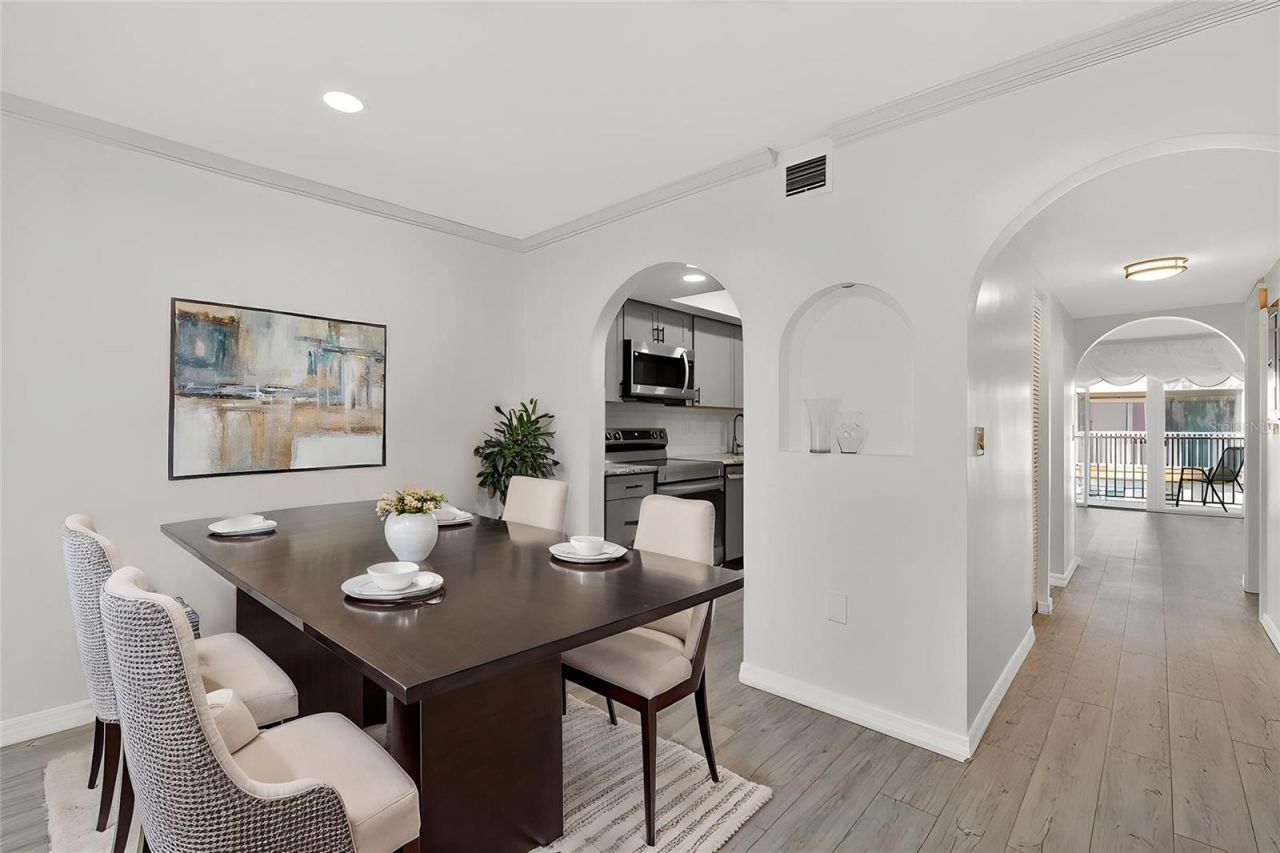 657 99th Avenue N, Unit 202, Saint Petersburg, FL 33702 Photo