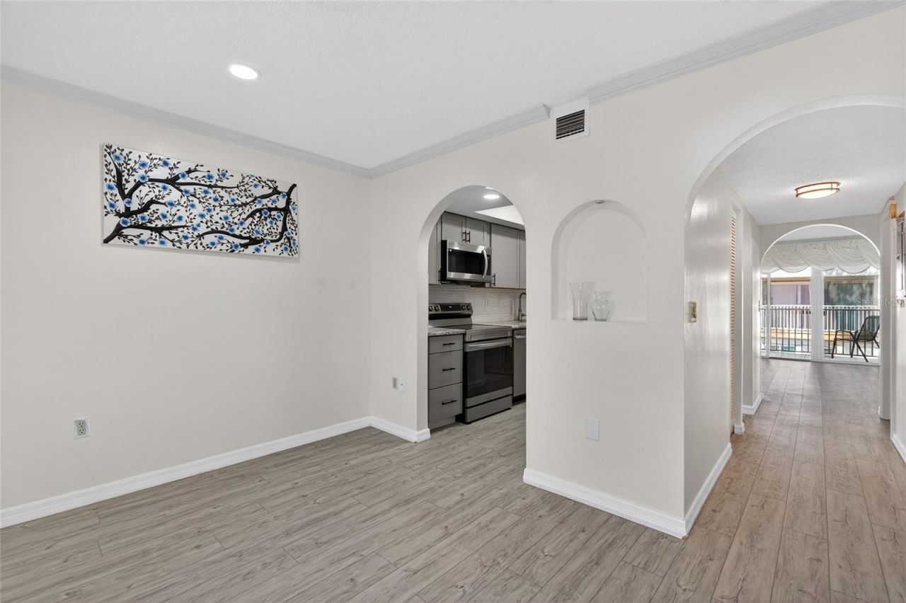 657 99th Avenue N, Unit 202, Saint Petersburg, FL 33702 Photo