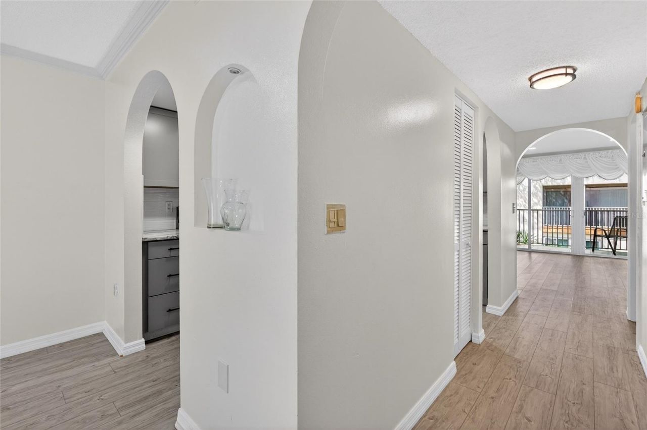 657 99th Avenue N, Unit 202, Saint Petersburg, FL 33702 Photo