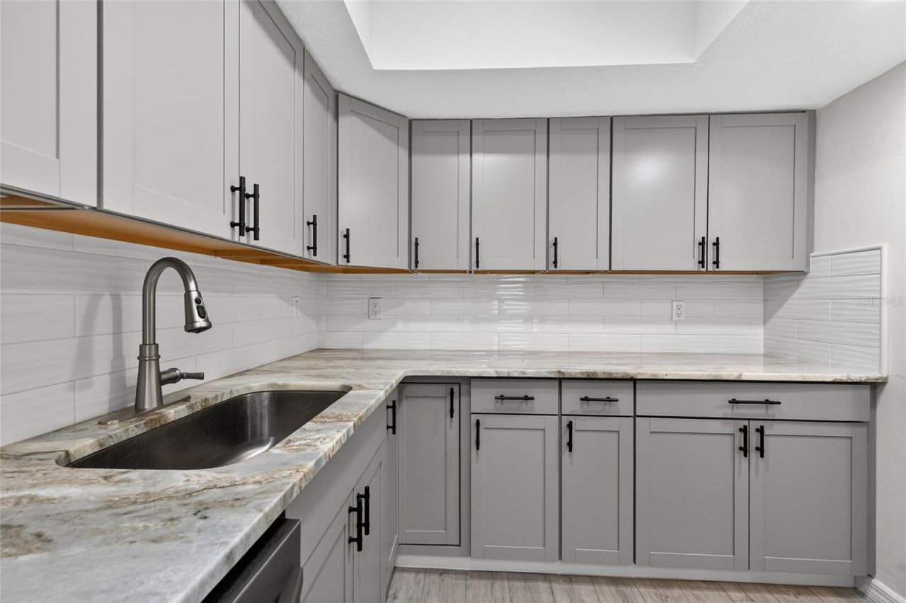 657 99th Avenue N, Unit 202, Saint Petersburg, FL 33702 Photo