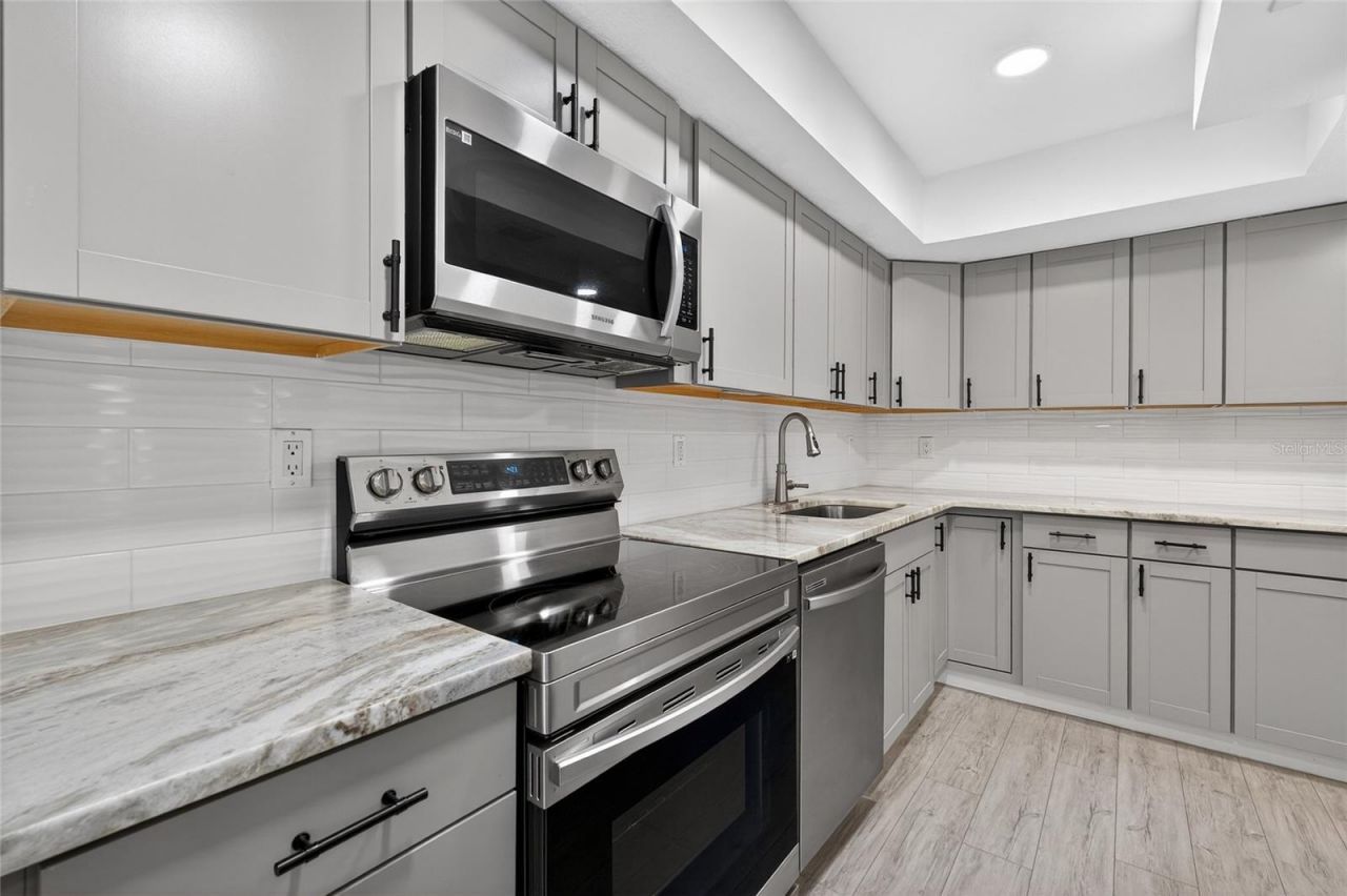 657 99th Avenue N, Unit 202, Saint Petersburg, FL 33702 Photo