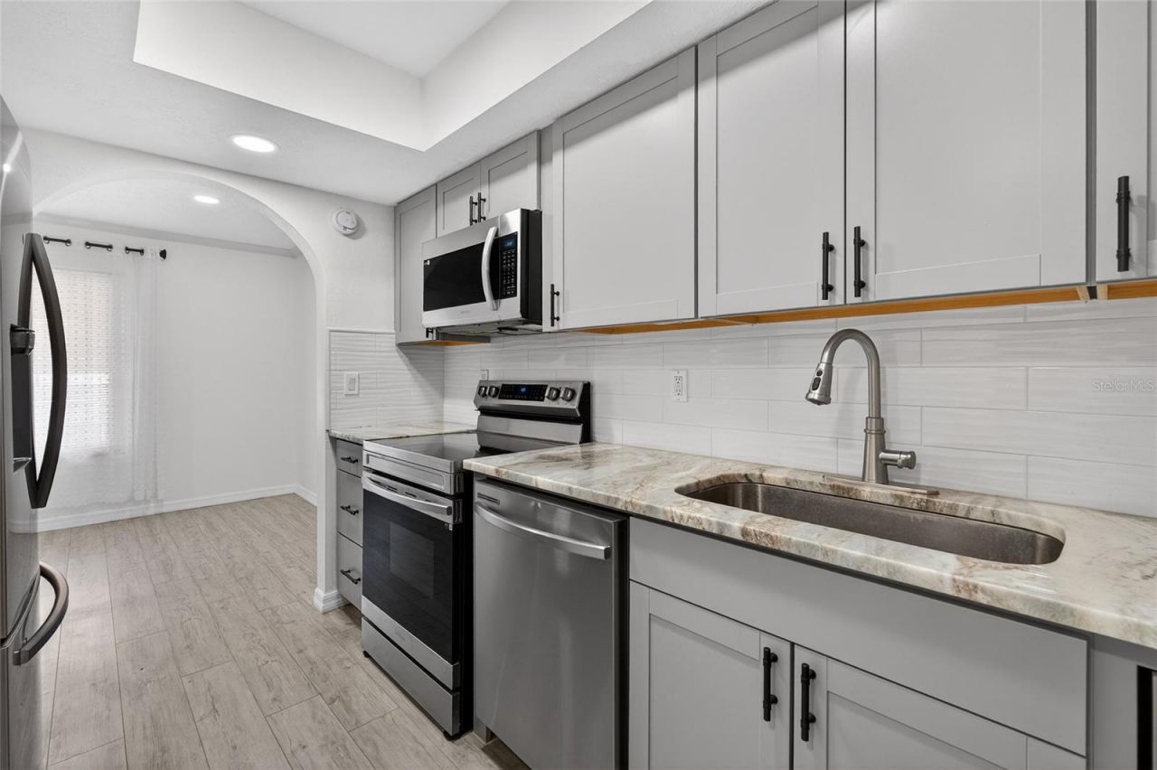 657 99th Avenue N, Unit 202, Saint Petersburg, FL 33702 Photo