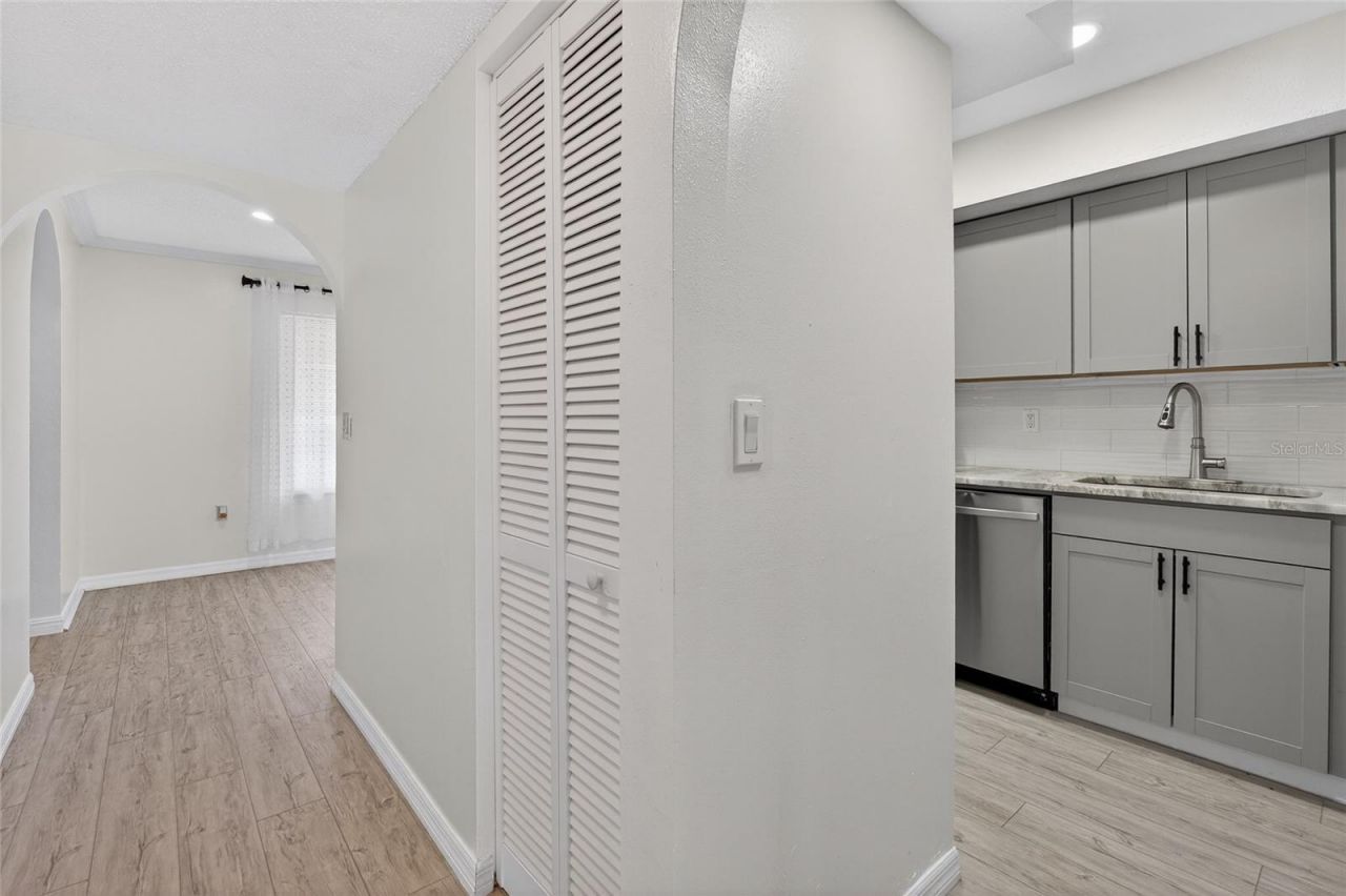 657 99th Avenue N, Unit 202, Saint Petersburg, FL 33702 Photo