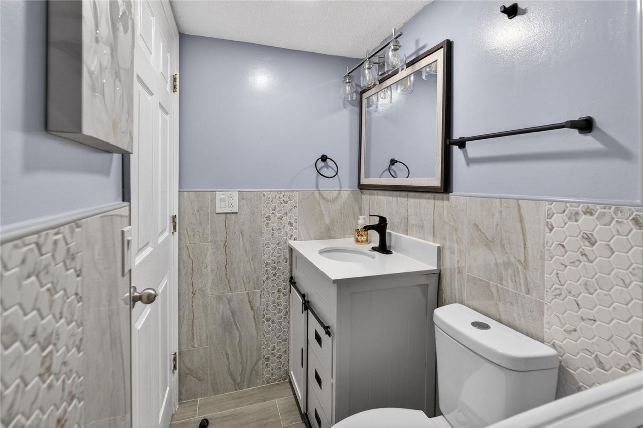 657 99th Avenue N, Unit 202, Saint Petersburg, FL 33702 Photo