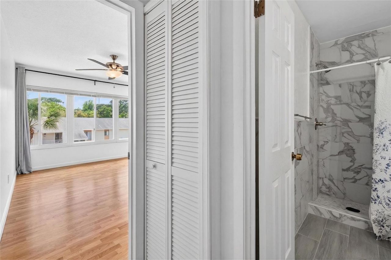 657 99th Avenue N, Unit 202, Saint Petersburg, FL 33702 Photo