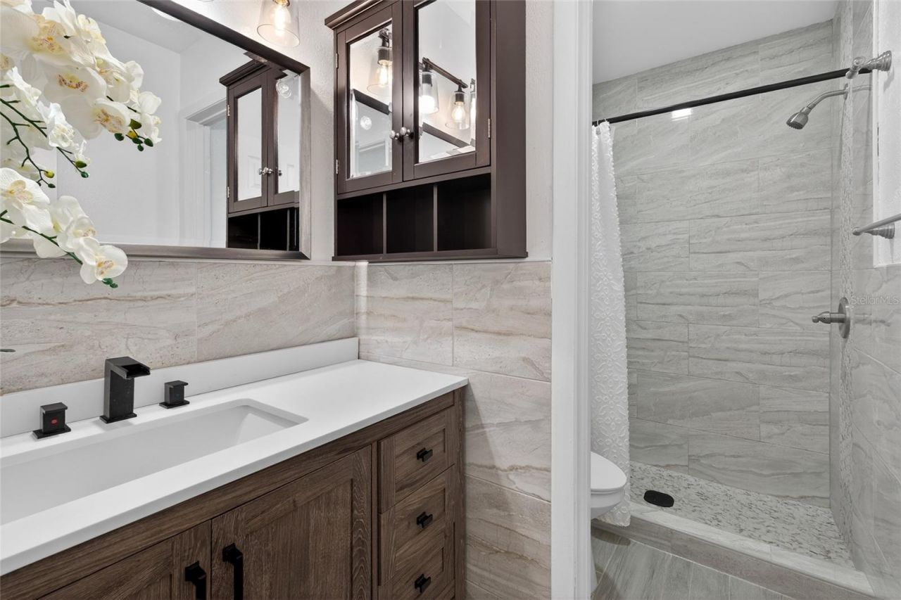 657 99th Avenue N, Unit 202, Saint Petersburg, FL 33702 Photo