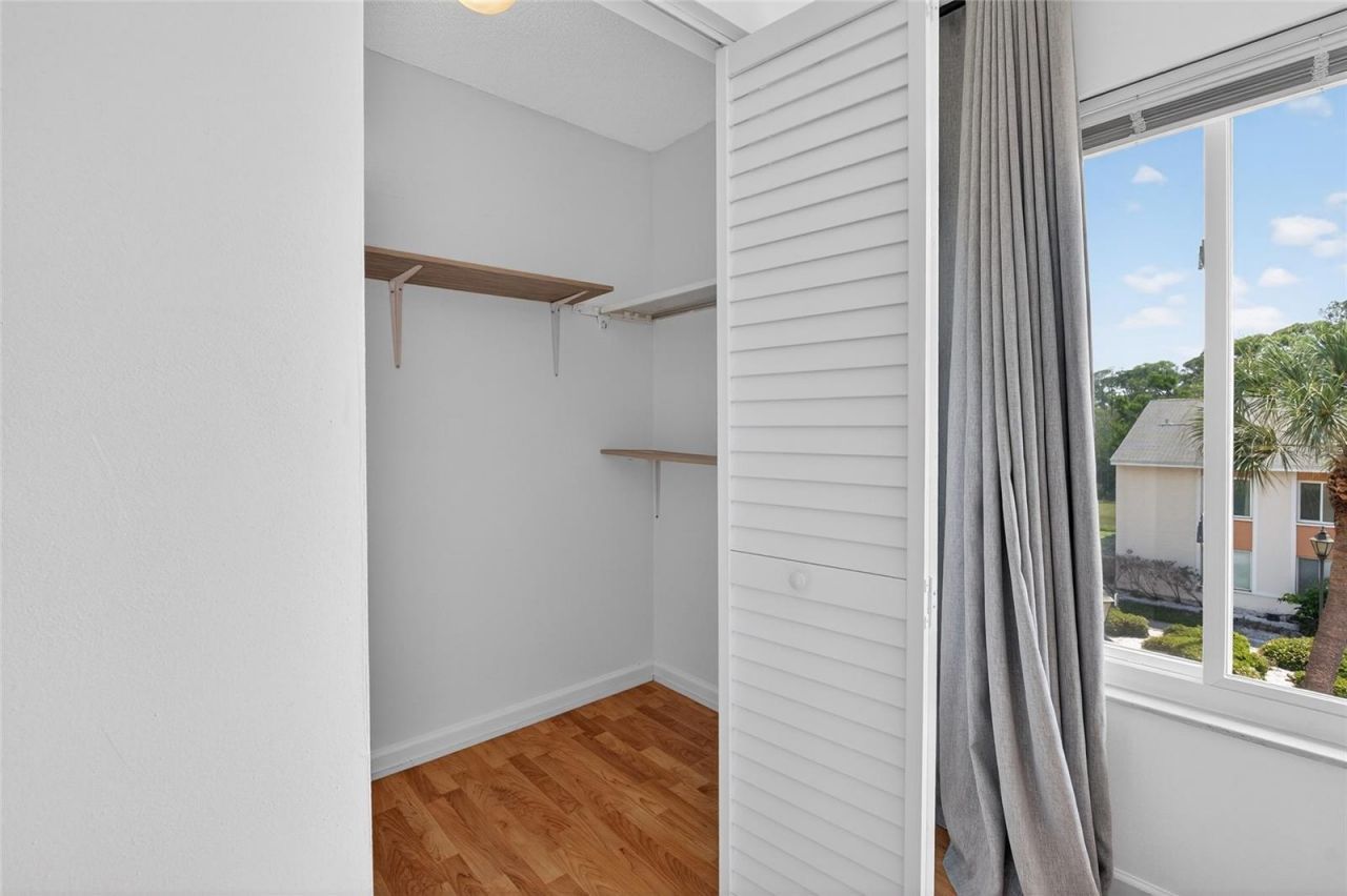 657 99th Avenue N, Unit 202, Saint Petersburg, FL 33702 Photo