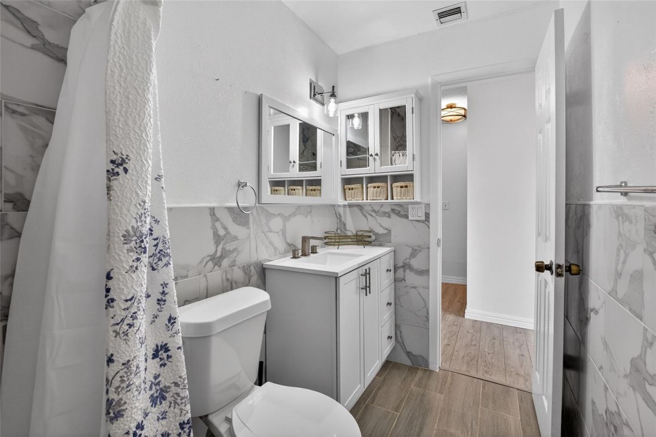 657 99th Avenue N, Unit 202, Saint Petersburg, FL 33702 Photo