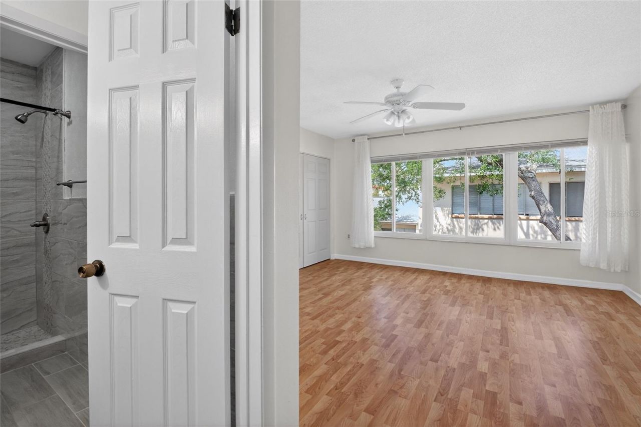 657 99th Avenue N, Unit 202, Saint Petersburg, FL 33702 Photo