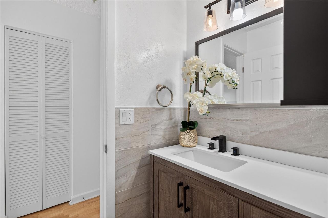 657 99th Avenue N, Unit 202, Saint Petersburg, FL 33702 Photo