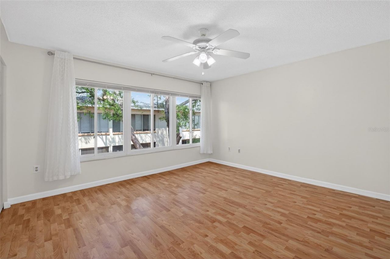 657 99th Avenue N, Unit 202, Saint Petersburg, FL 33702 Photo