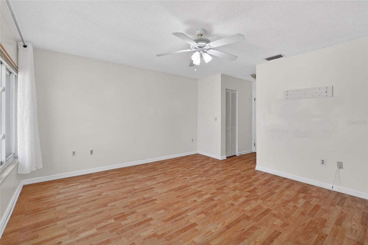 657 99th Avenue N, Unit 202, Saint Petersburg, FL 33702 Photo