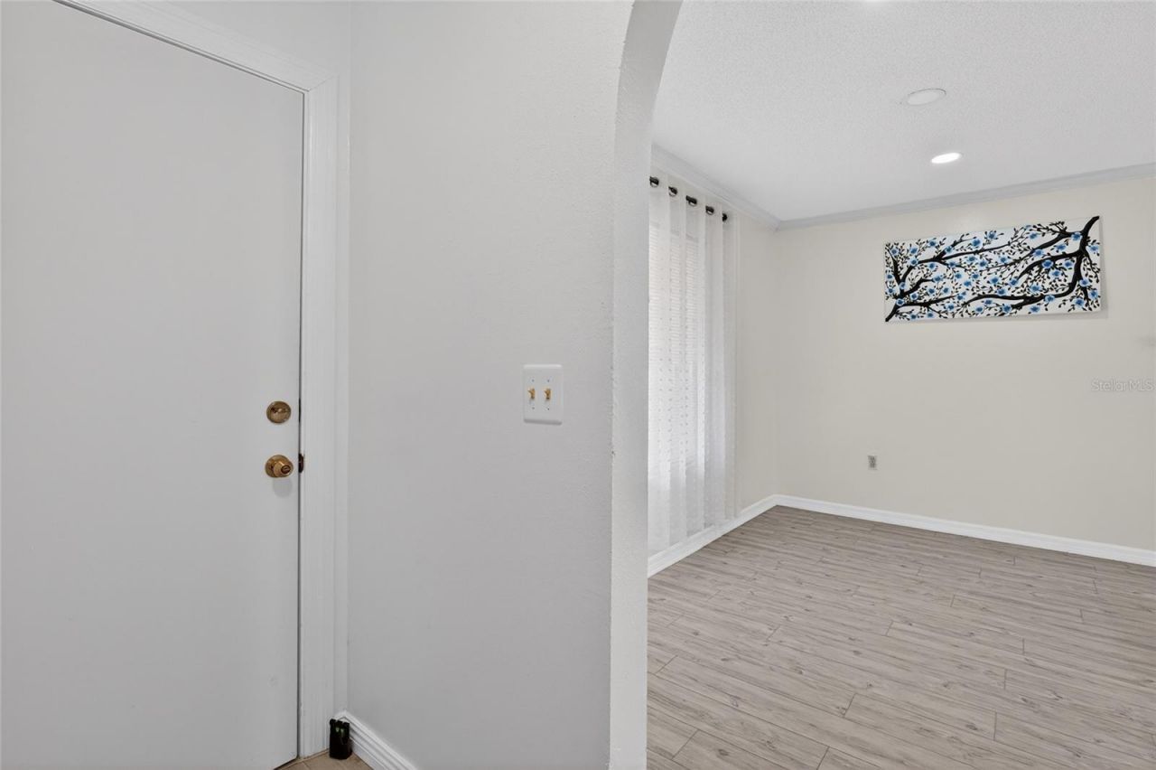 657 99th Avenue N, Unit 202, Saint Petersburg, FL 33702 Photo