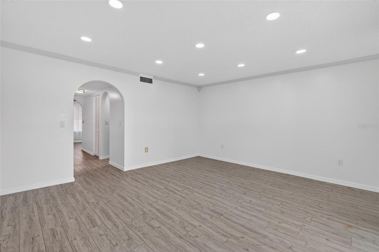 657 99th Avenue N, Unit 202, Saint Petersburg, FL 33702 Photo