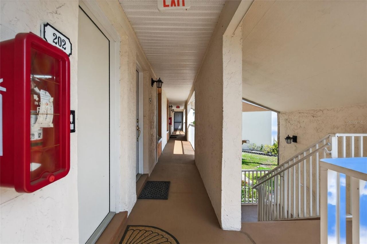 657 99th Avenue N, Unit 202, Saint Petersburg, FL 33702 Photo