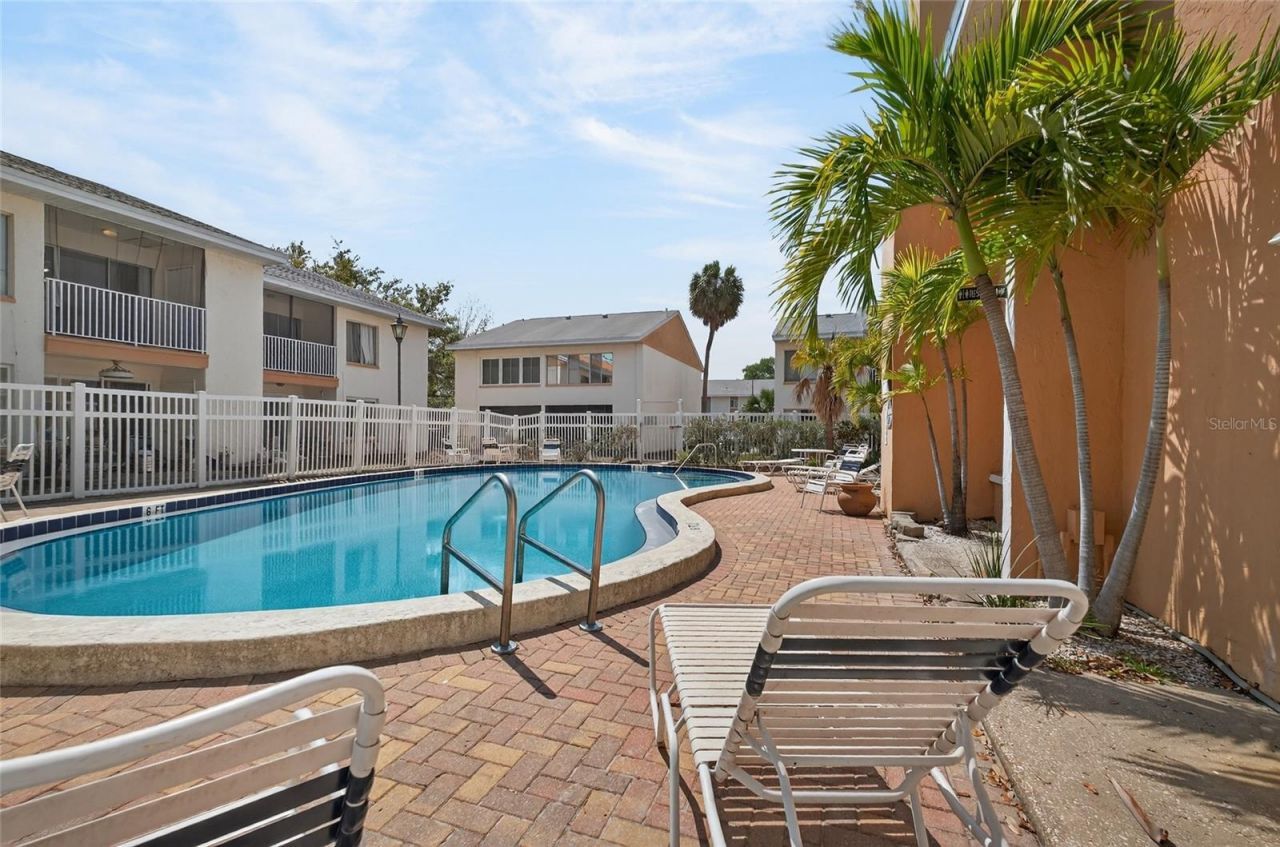 657 99th Avenue N, Unit 202, Saint Petersburg, FL 33702 Photo