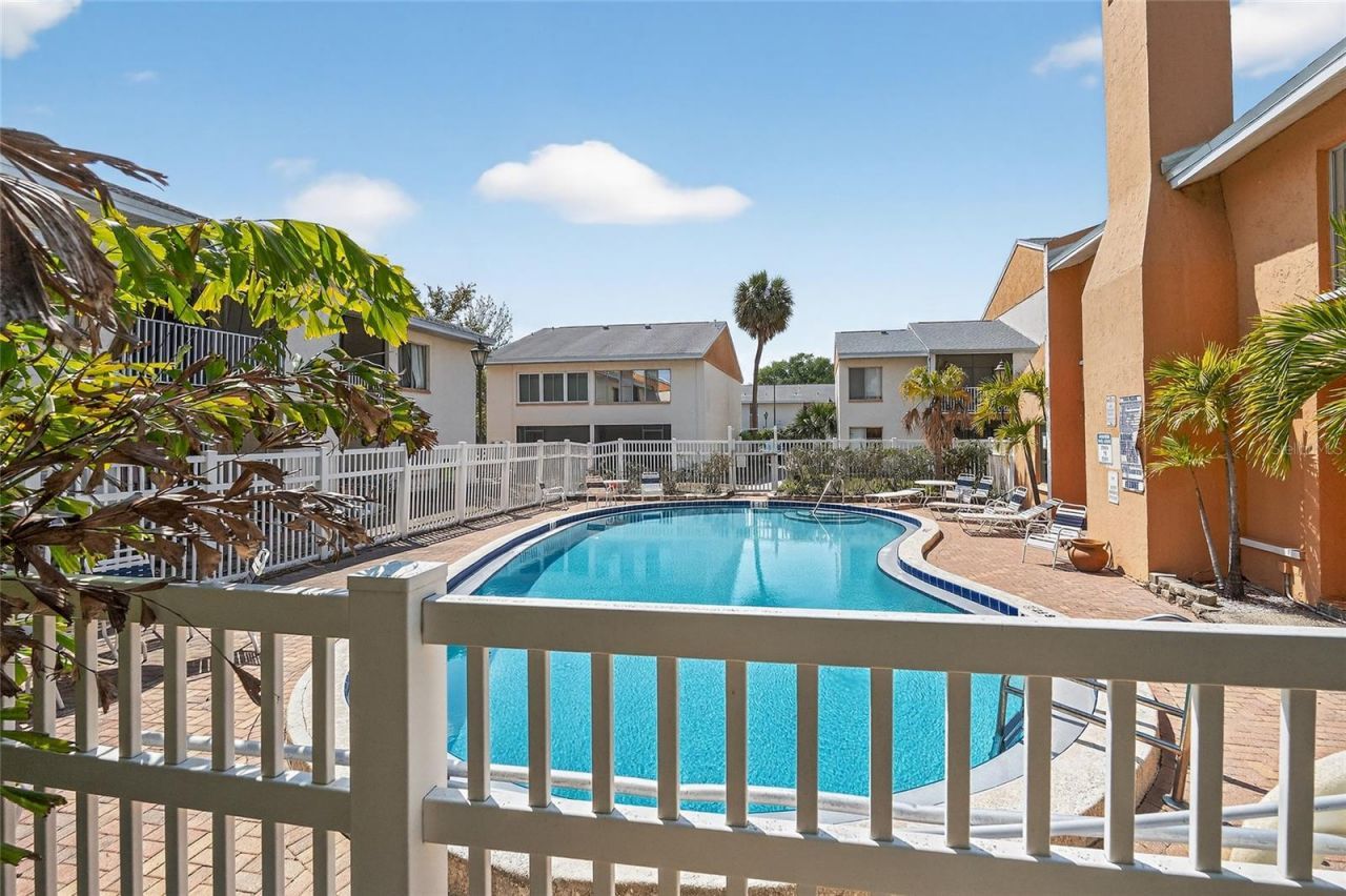 657 99th Avenue N, Unit 202, Saint Petersburg, FL 33702 Photo