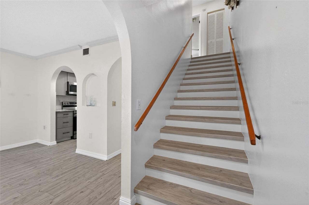 657 99th Avenue N, Unit 202, Saint Petersburg, FL 33702 Photo