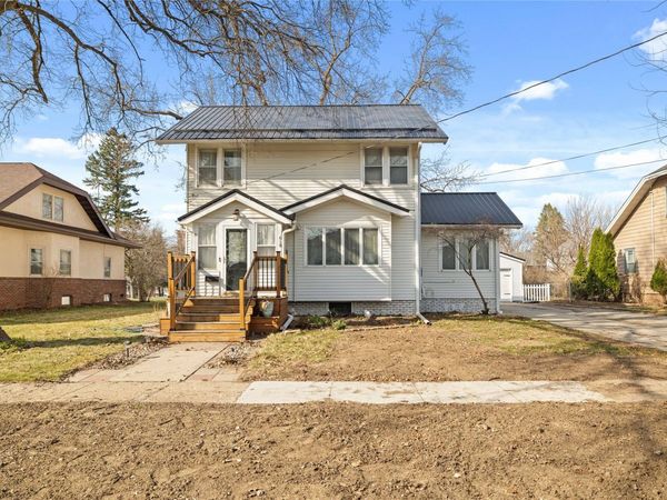 618 S 6th Avenue W, Newton, IA 50208
