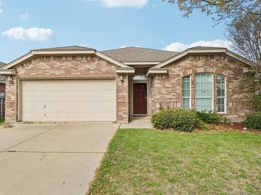 8221 Mule Deer Run, Fort Worth, TX 76179